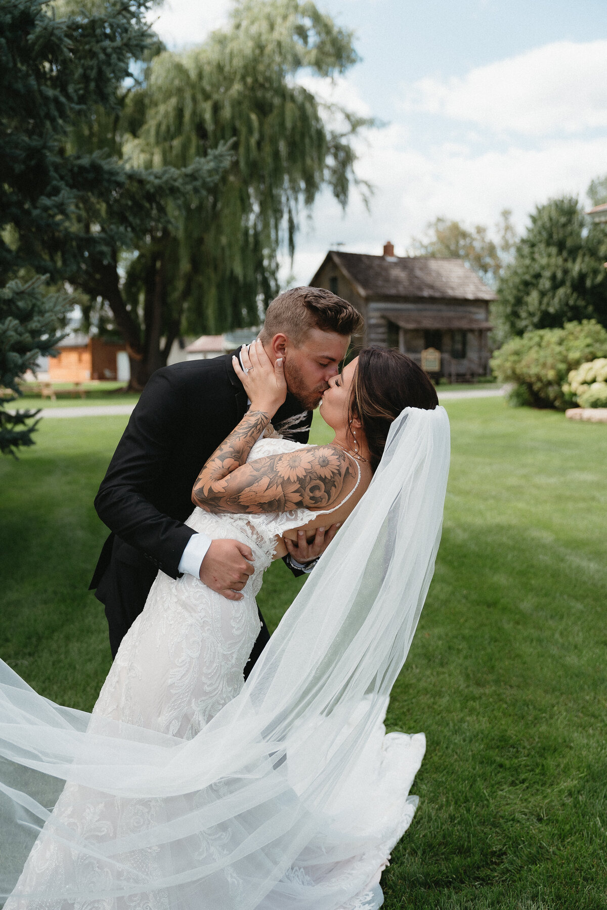 little-log-house-pioneer-village-wedding-hastings-minnesota-documentary-true to tone-midwest-photographer