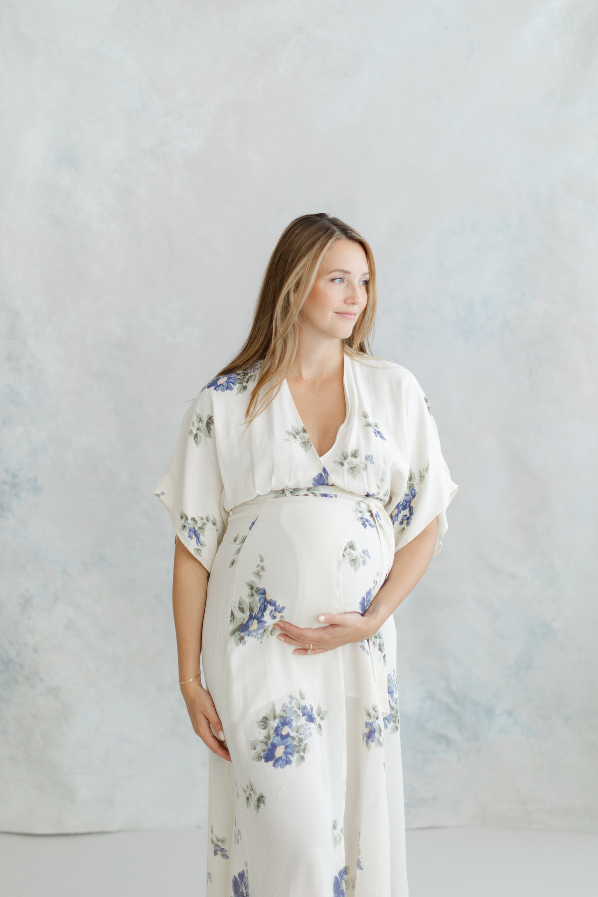 A Philadelphia in-studio maternity portrait session with siblings - 12