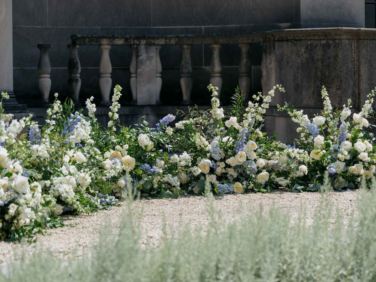 Florals for an outdoor ceremony at Hanna Garden