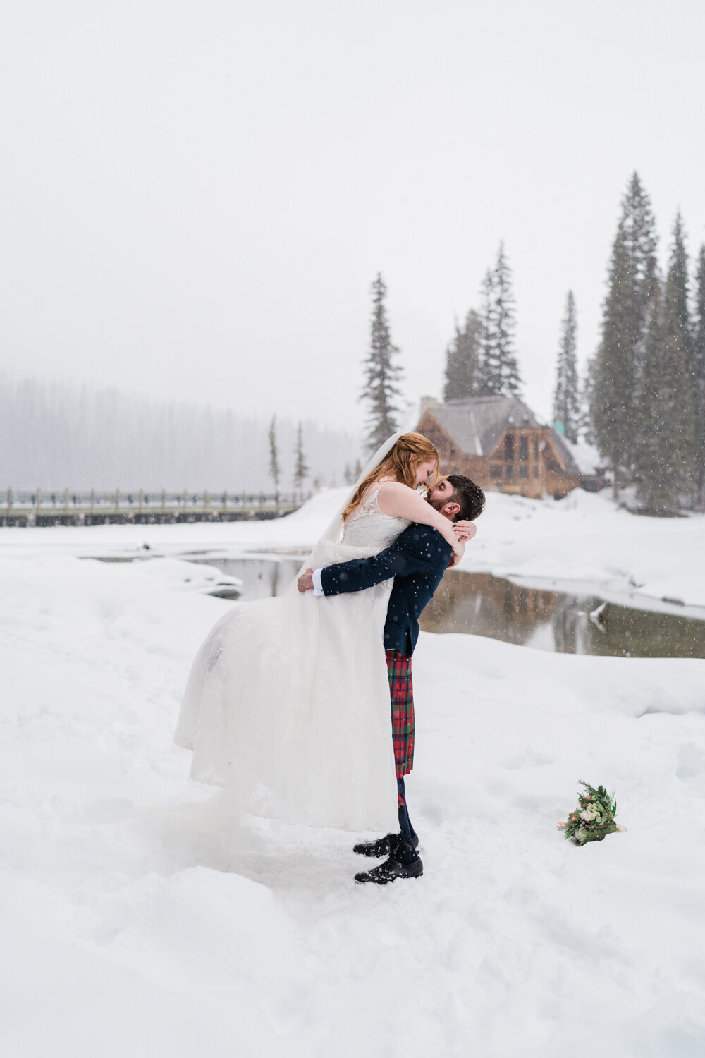 winter-emerald-lake-elopement-34