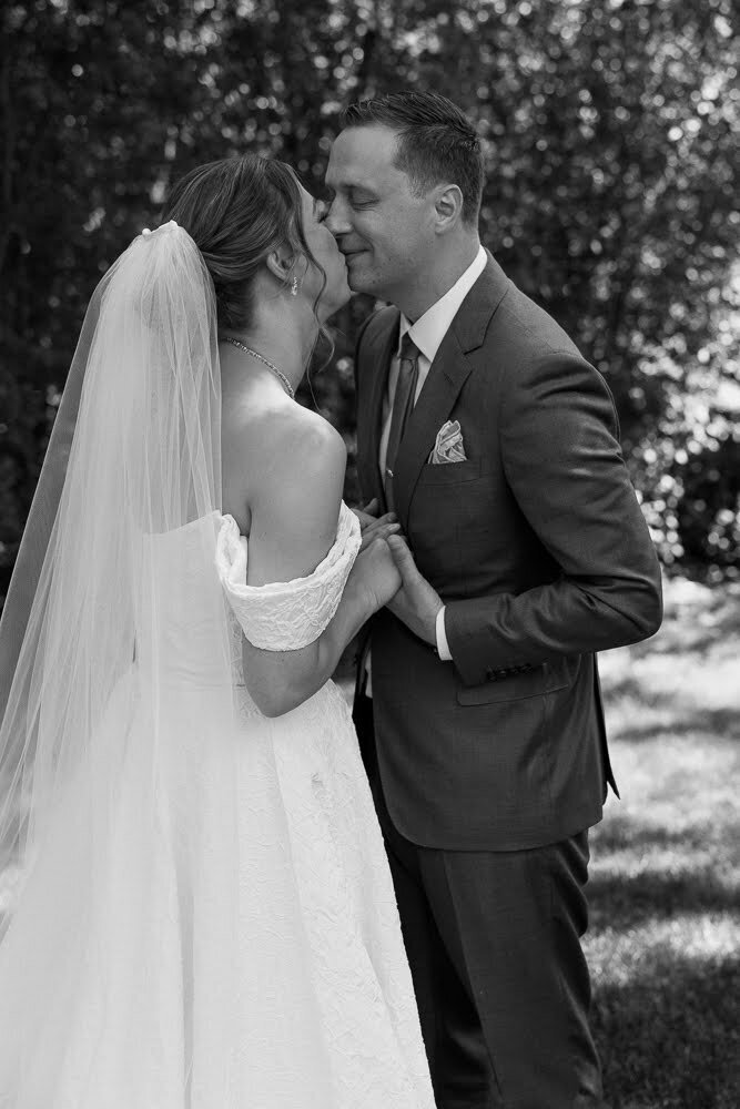Nichole-Babiez-Photography-wedding-photographer-lincolnshire-marriott-forest-preserve-modern-elegant-whimsical-luxury-editorial-destination-11
