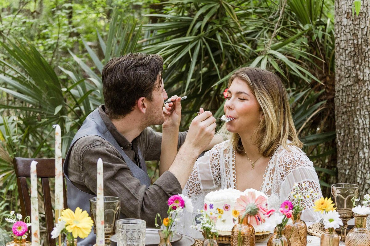 62-bride-groom-feeding-cake