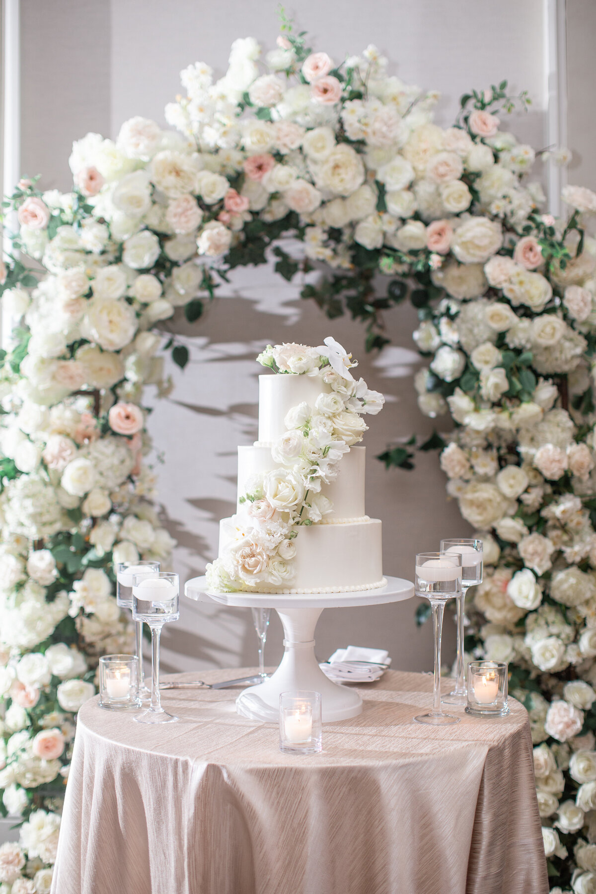 Wedding cake at the Four Seasons Hotel Austin