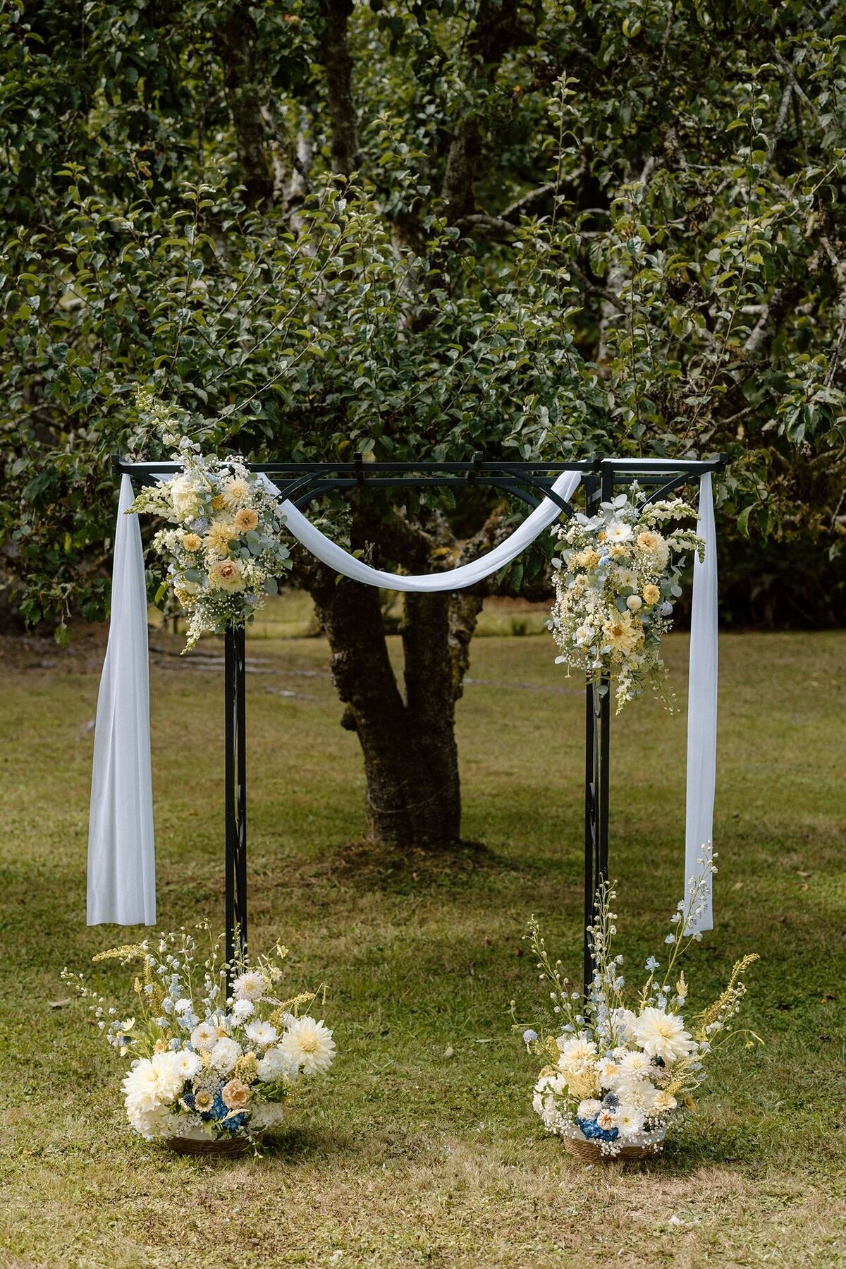 whimsical-blue-white-green-ceremony