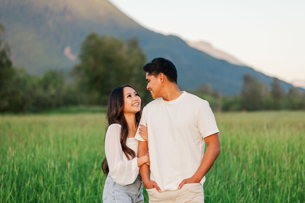 Elk-Fields-Northbend-WA-Engagement-Photo-55