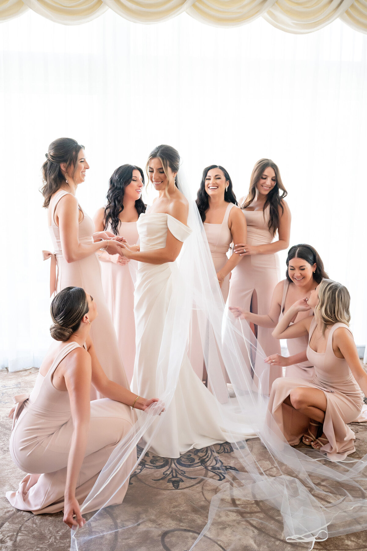 bride with her bridesmaids at southpointe golf club getting ready