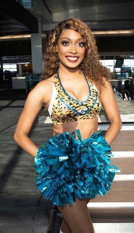 professional-makeup-artist-for-sports-cheerleaders