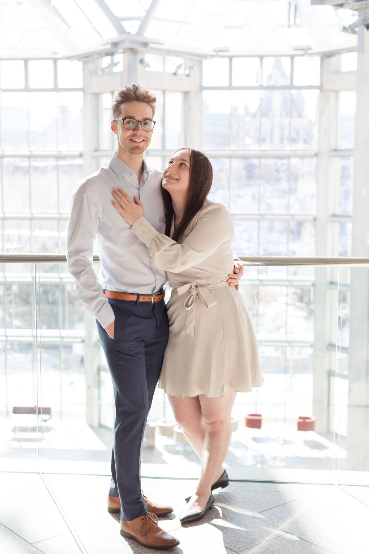 Experience the magic as Melissa leans in, locking eyes with Yannick, while he steals a glance at the camera, framed against the stunning backdrop of Parliament and bathed in soft backlight.
