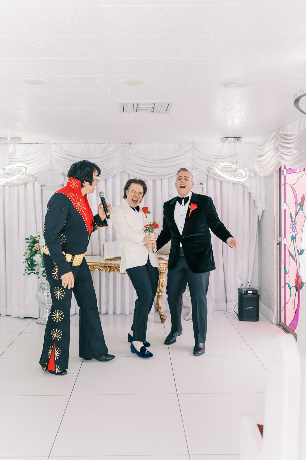 23Little White Chapel wedding  photographer