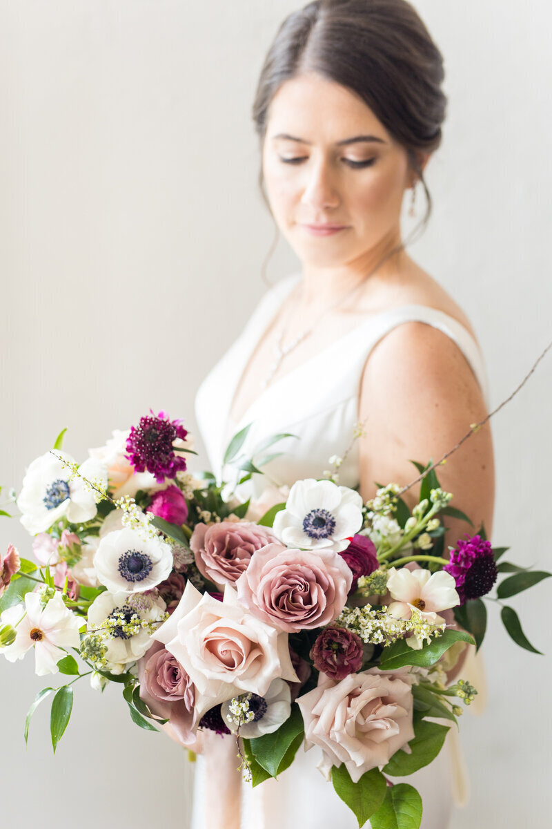 bride holding bouquet