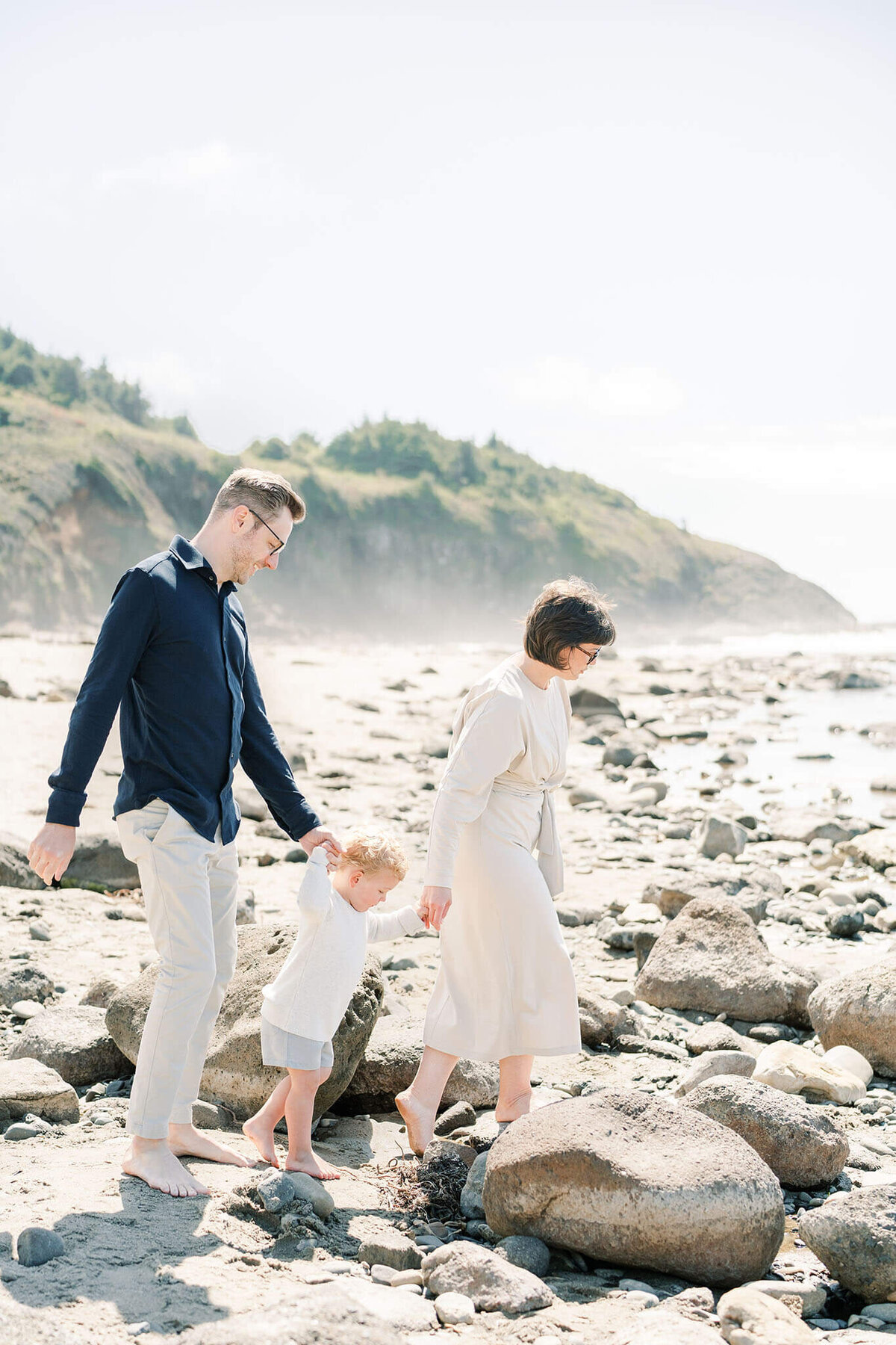candid lifestyle family picture in lincoln city oregon