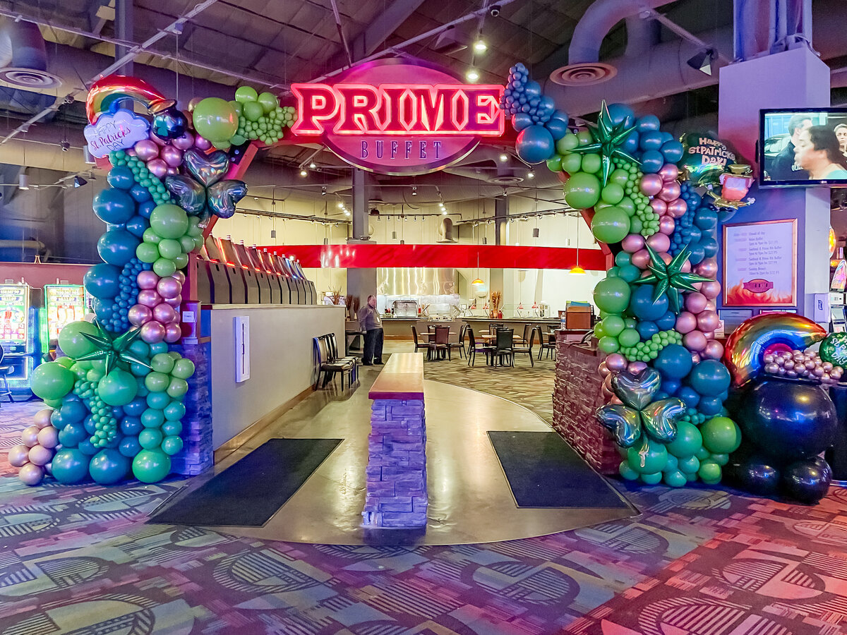 ballloon arch by balloon artist Rikole Subtle Flex Designs