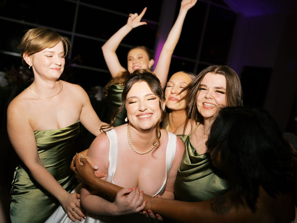 14.Dancing-Chelsea&Aaron-AlisonBrookePhotography-115