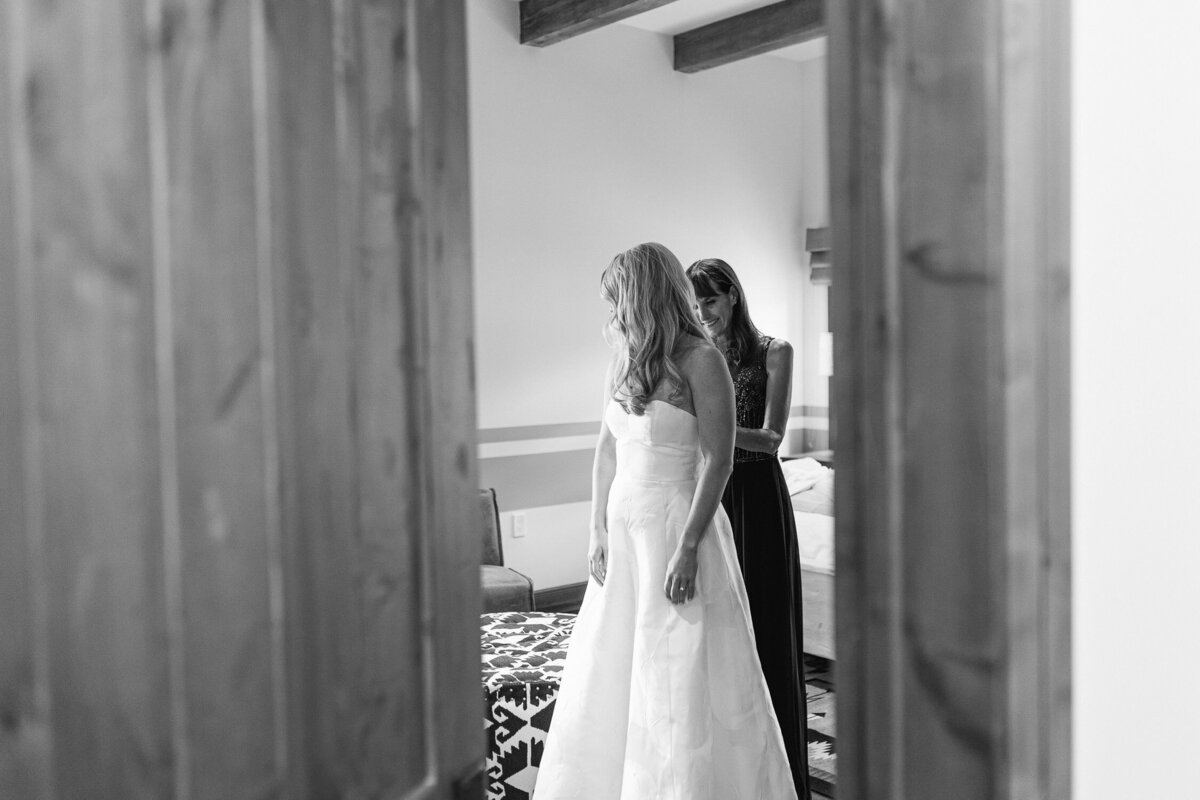 luxury-wedding-santa-fe-bishops-lodge-coryn-kiefer-photography-35