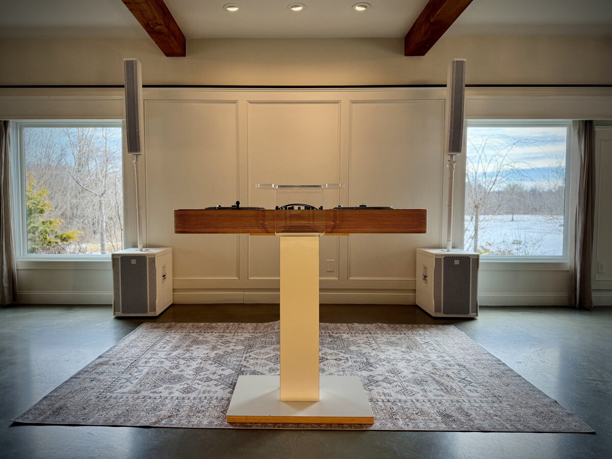 hoerboard-dj-booth-elegant-new-england-ct-wedding