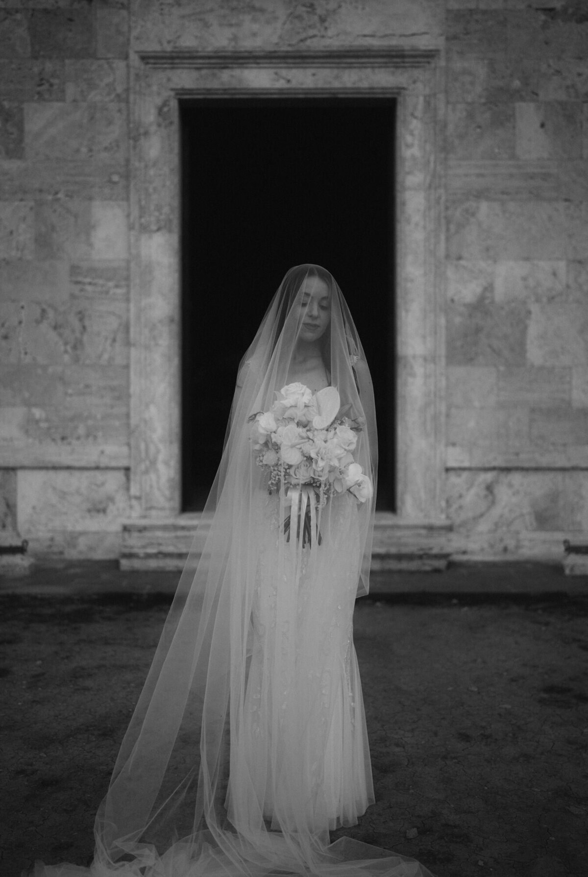 the_chaffins_international_destination_wedding_elopement_photographers_sammie_chaffin_micah_editorial_adventure_photos_travel_tuscany_italy_29