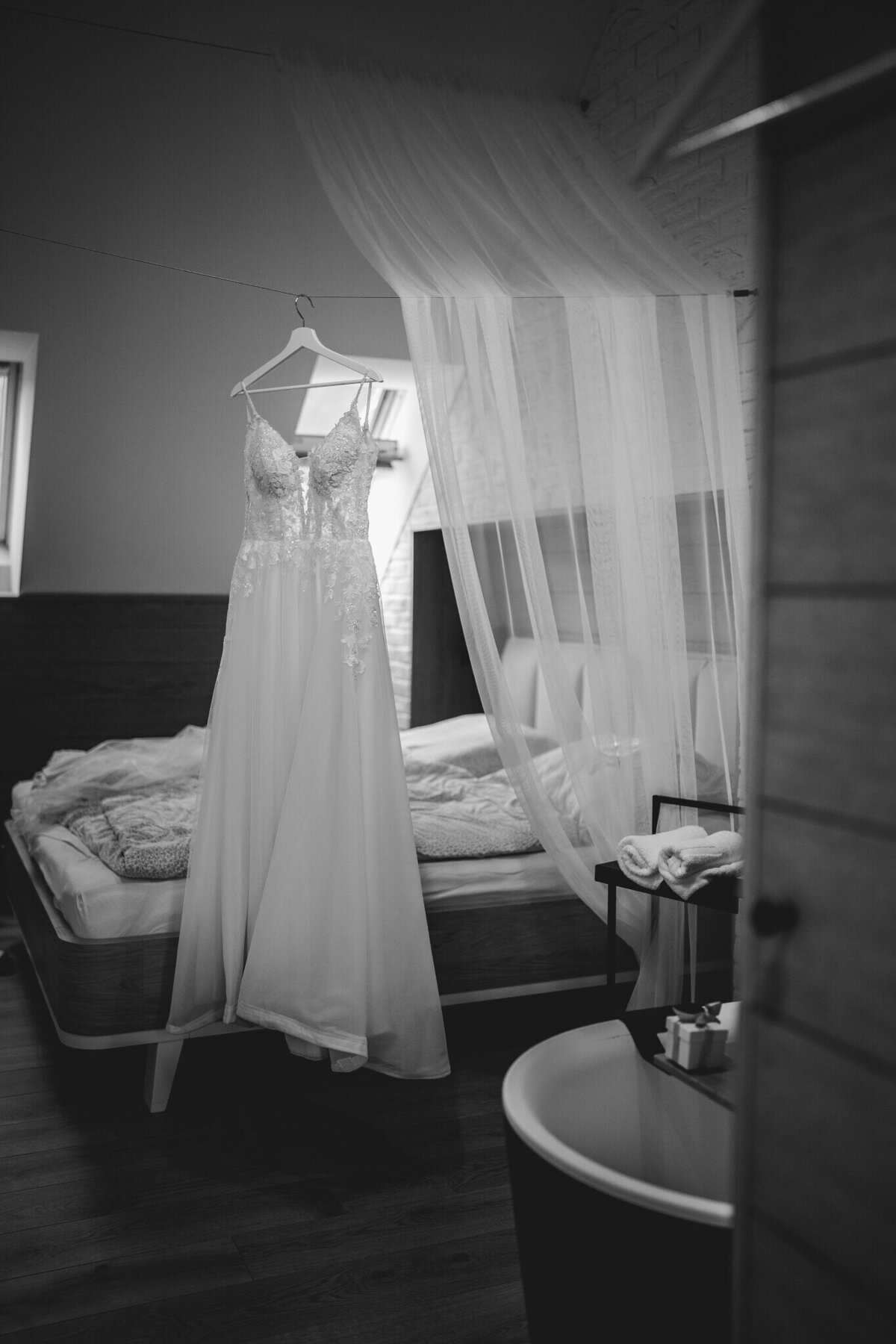 svatba držovická stodola svatební šaty