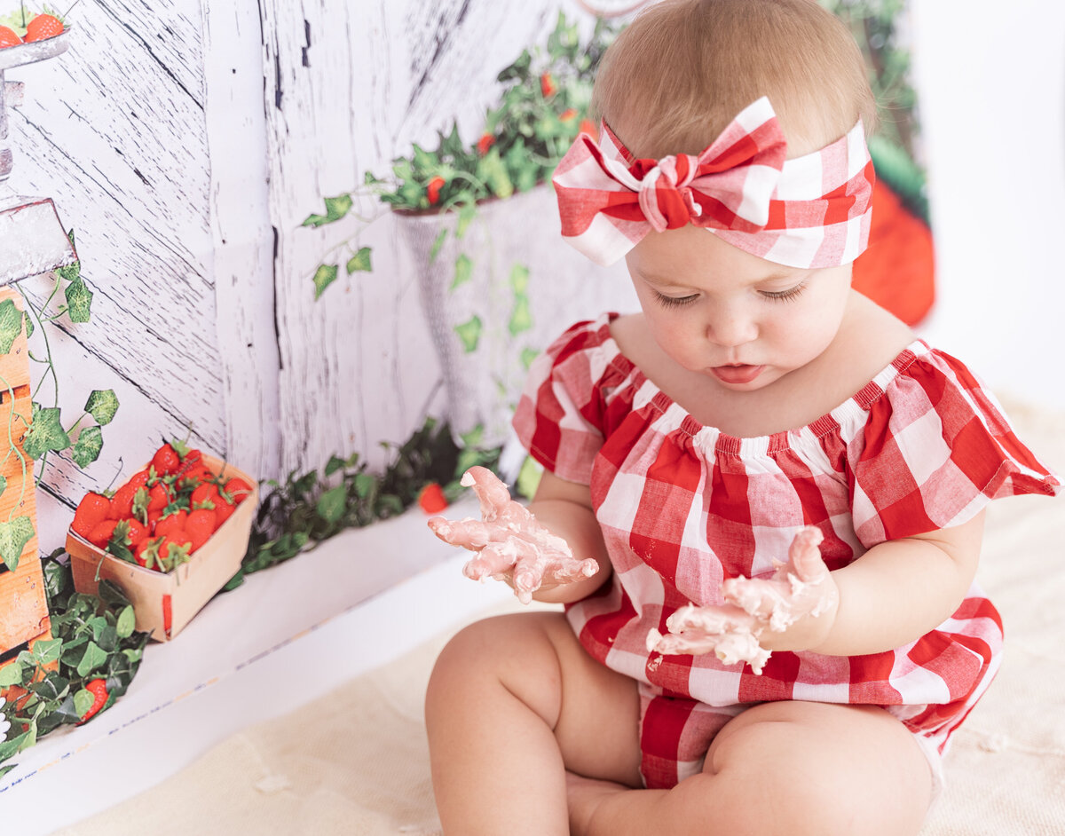 Evangeline 1 year old cake smash-0032