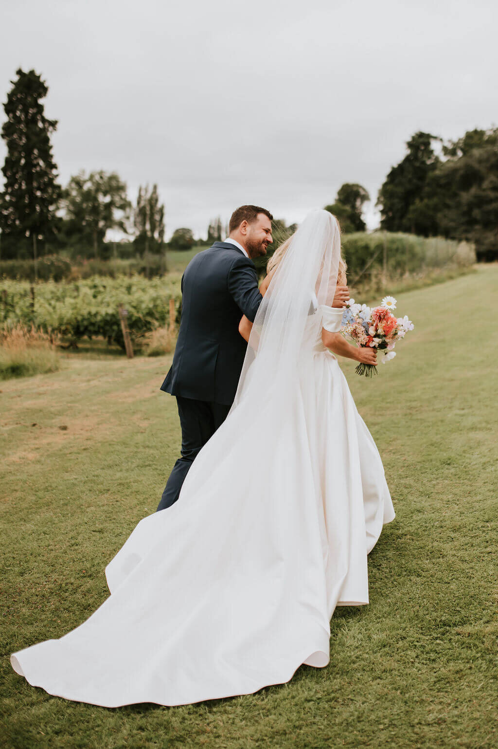 Issy-and-Bella-Floral-Design-Wedding-Florist-Herefordshire-Broadfield-Court-j&N68