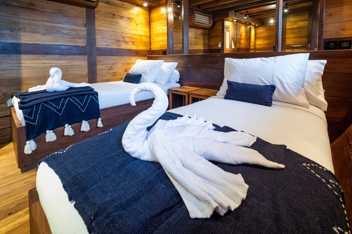 Majik Luxury Yacht Charter Raja Ampat Deluxe Cabin(1)