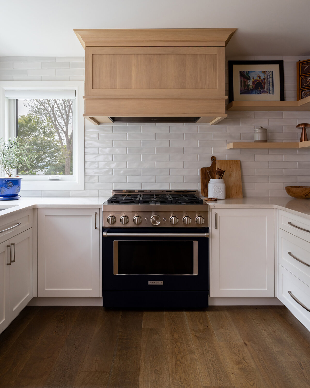 KatCo_Interiors-LakeHouse-Kitchen-04
