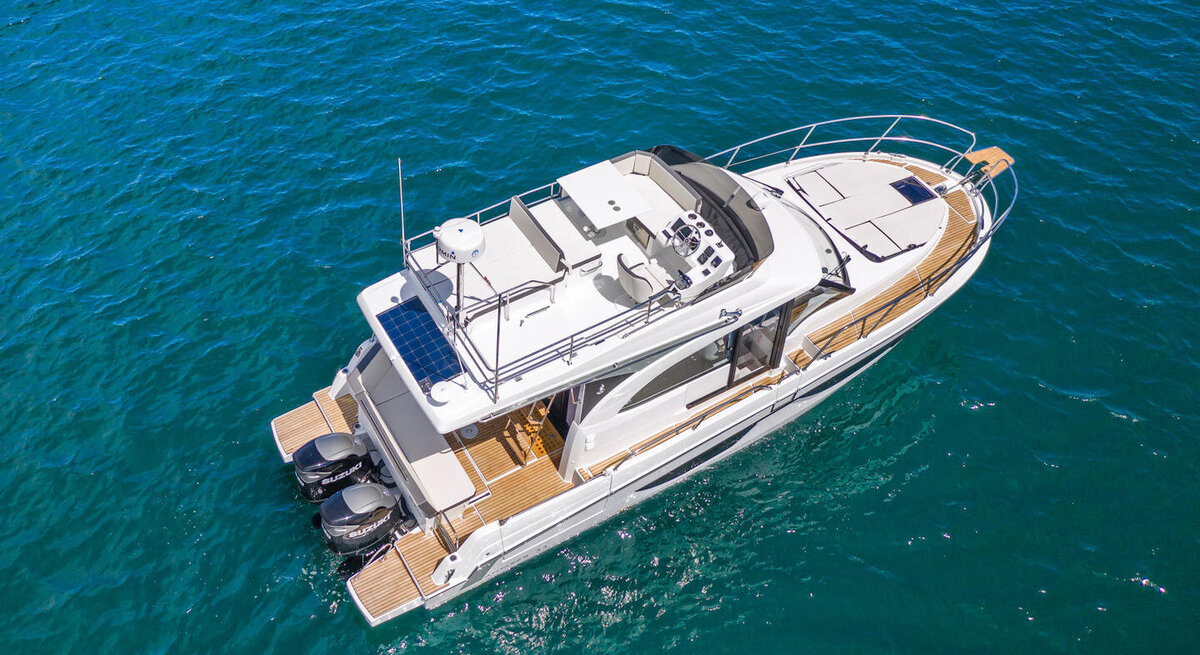 beneteau-antares-11FLY-exterior-6