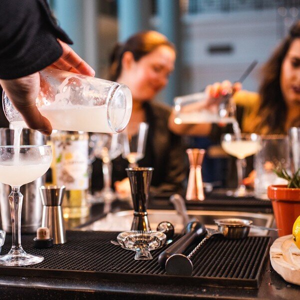 team-building-mixology-classes-1
