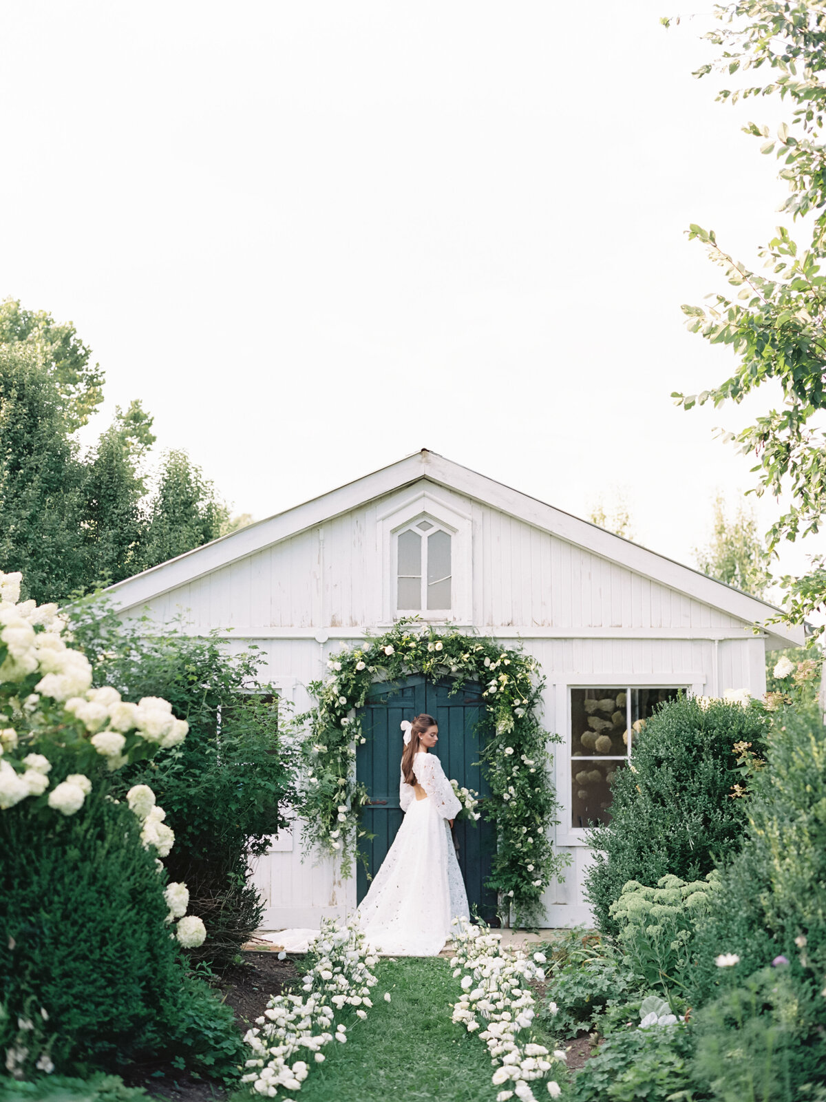 2022_08_08 Luxurious Garden Wedding Inspiration Ceremony-42
