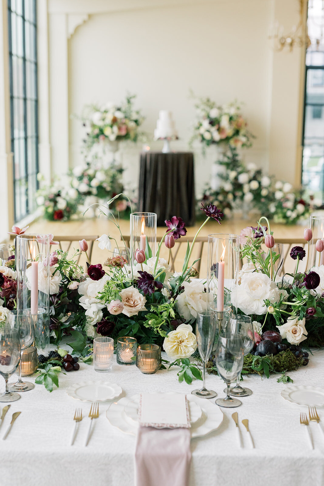 burgundy-rose-wedding-table-delamar-mystic