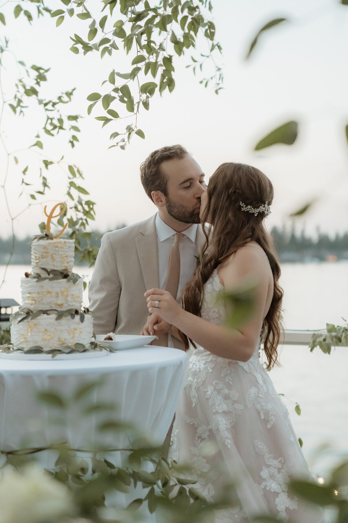 Stephanie-Chase-Wedding-at-the-Lake-Tapps-Bonney-Lake-Seattle-Amy-Law-Photography-160