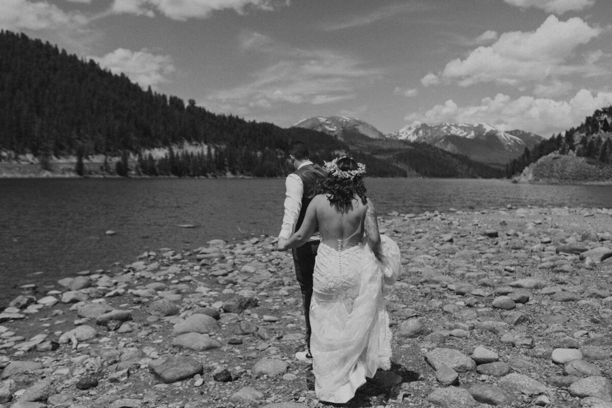 bride and groom eloping at sapphire point overlook