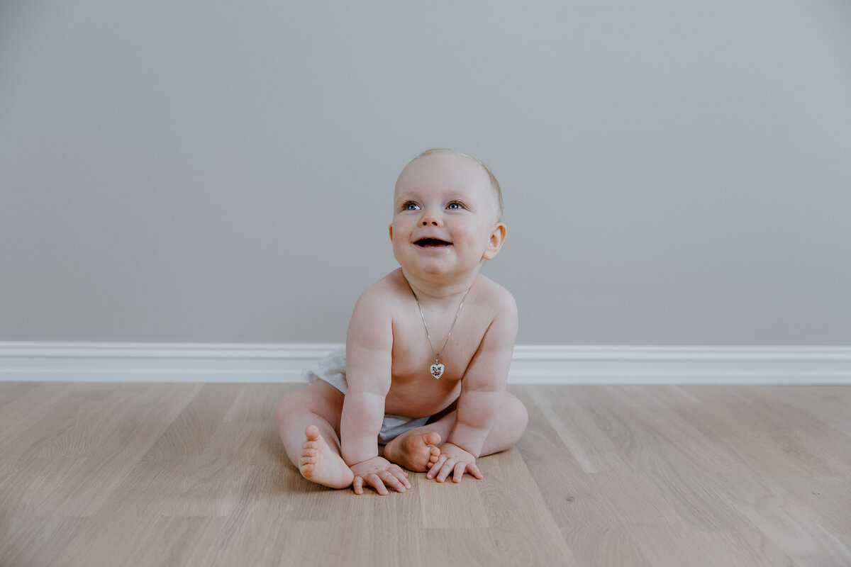 ettårsfoto_Oslo_homesession_jente_fotograf_charlottechristensen_studio_ekte