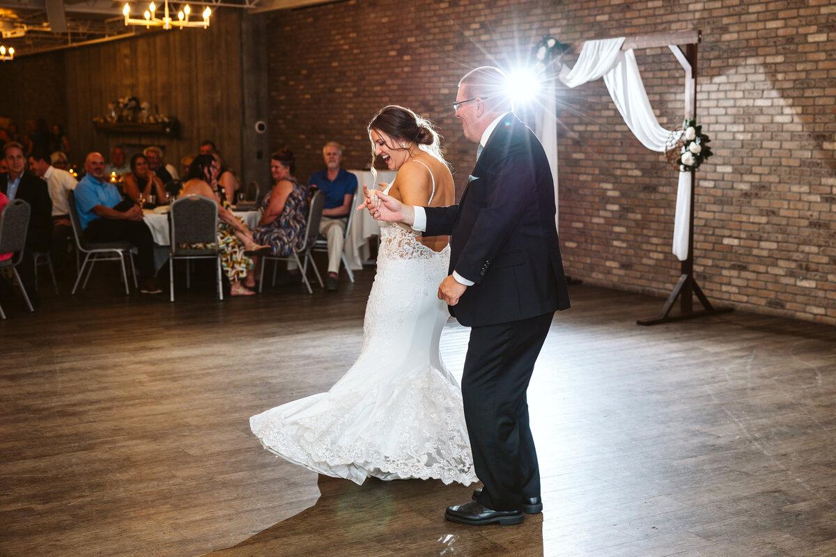 Minnesota-Alyssa Ashley Photography-Learae + Colin wedding-43