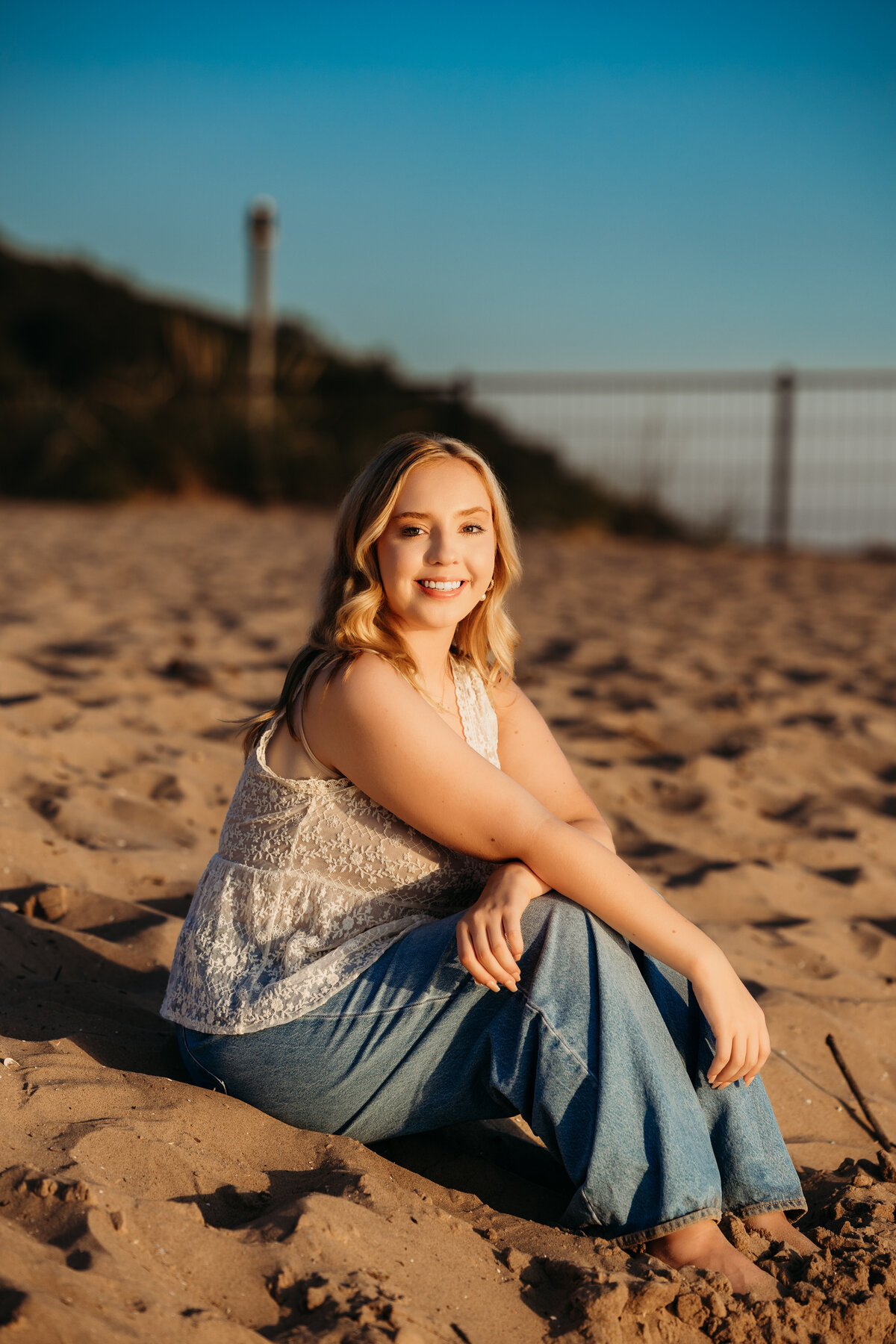 senior-girl-at-lake-harbor-park