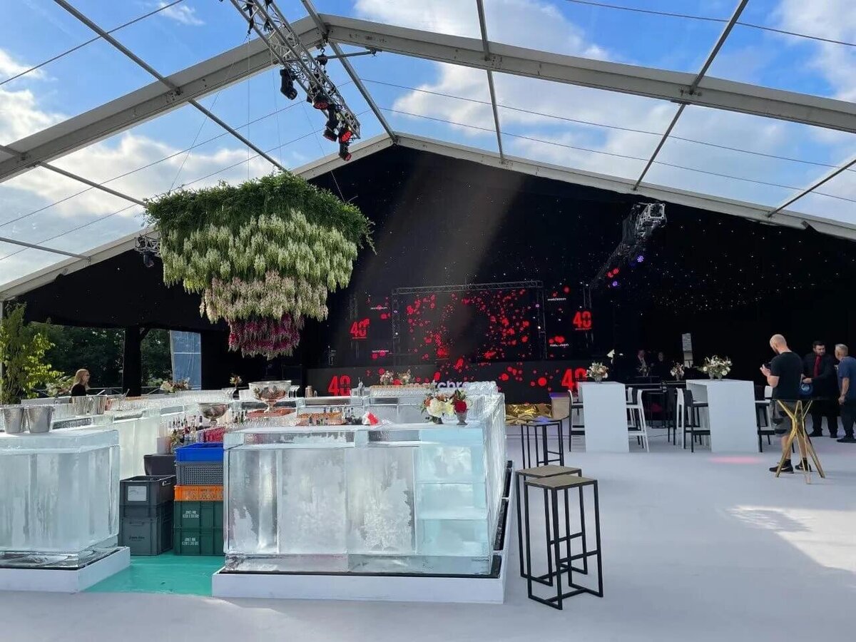 A frame marquee with a clear roof and an ice bar in the middle