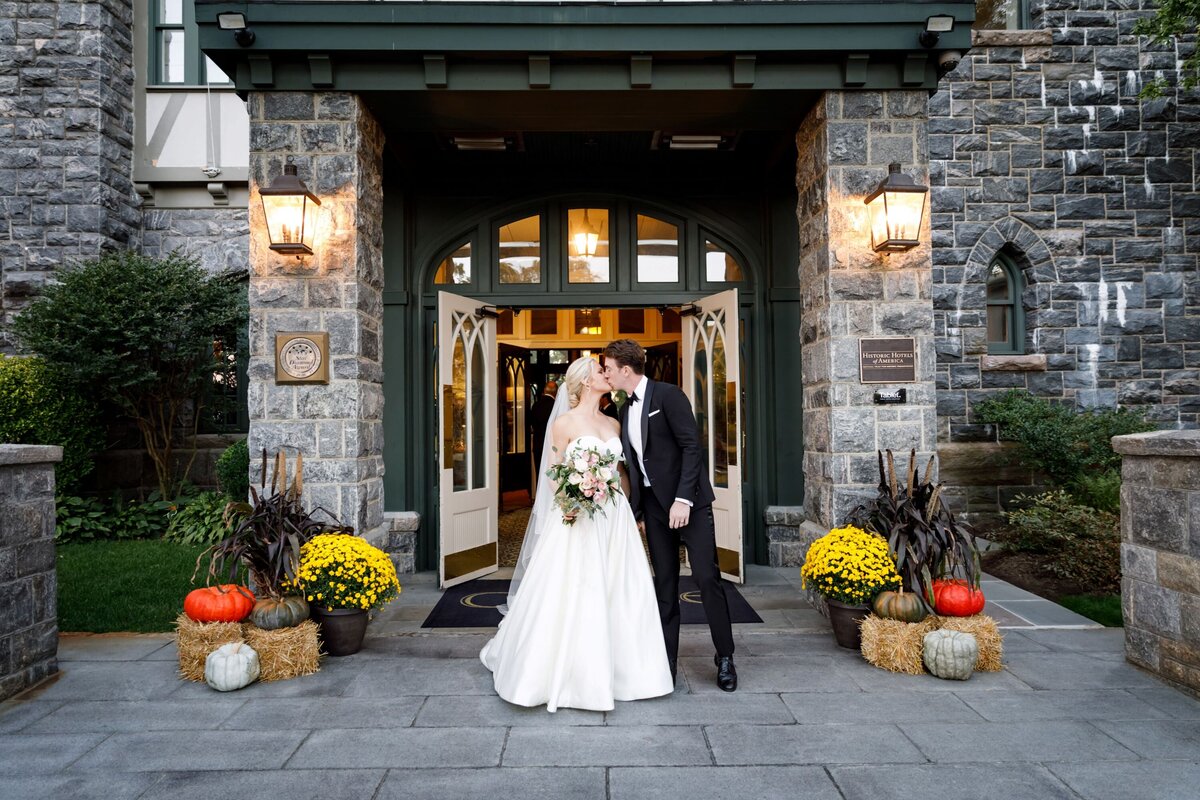 emma-cleary-new-york-nyc-wedding-photographer-videographer-venue-castle-hotel-and-spa-20