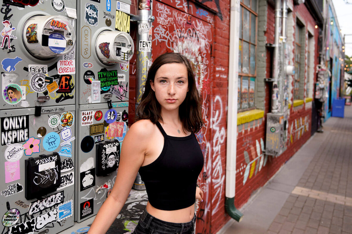 denver photographers senior pictures - girl in black