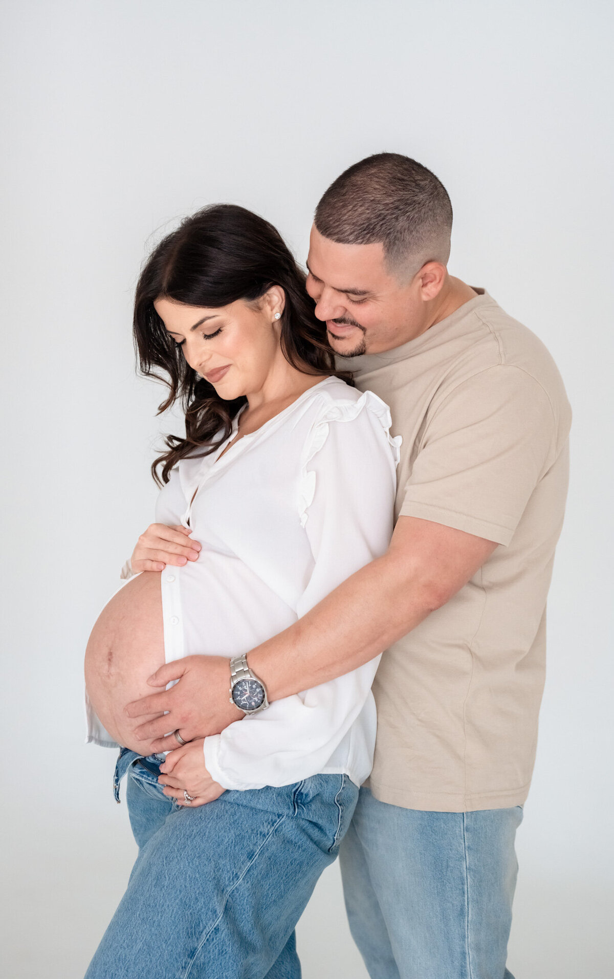 emmiclaire-maternity-portrait-husband-wife-studio