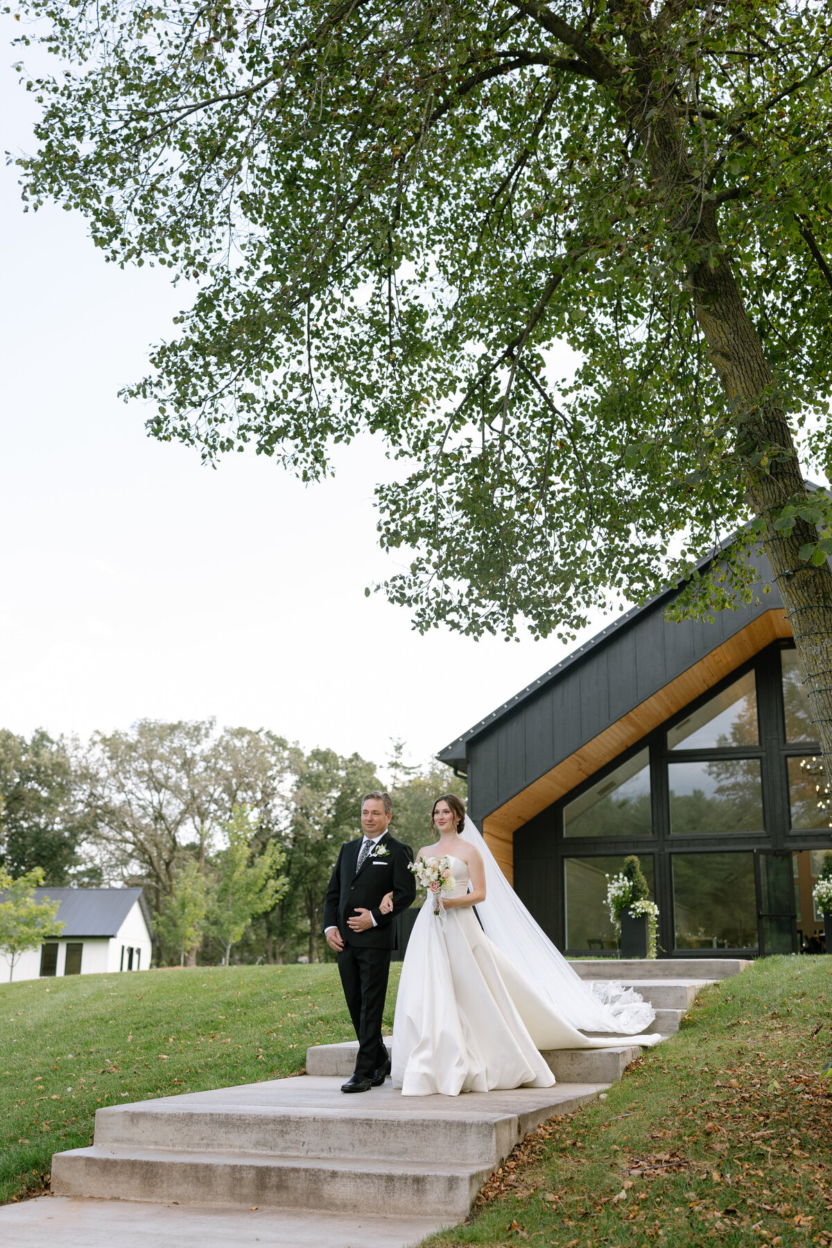 la_pointe_events_somerset_wisconsin_loui_photography_fall_wedding-34