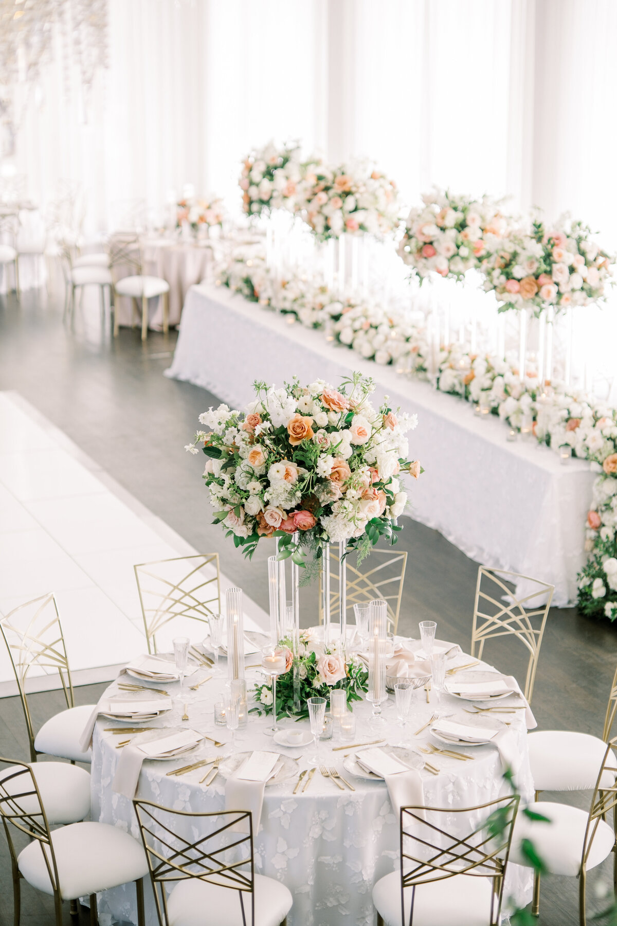 romantic-newport-wedding-elegant-tables