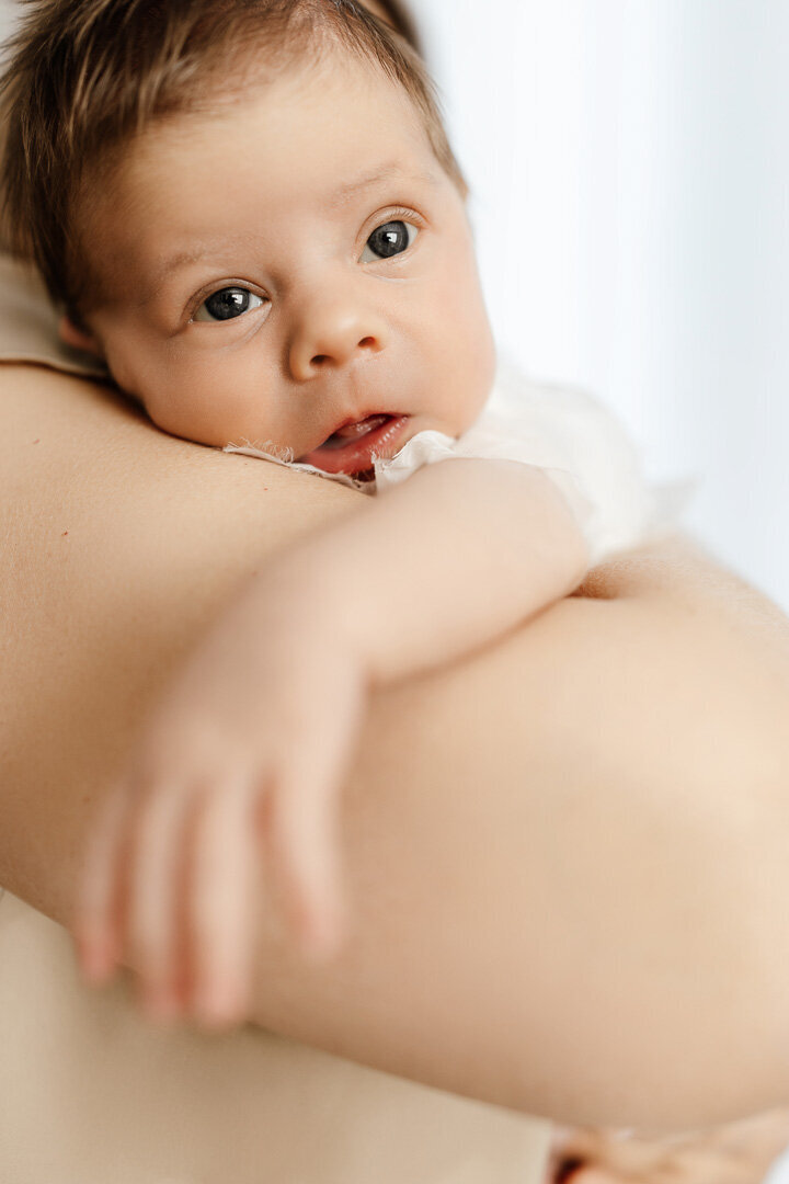 las-vegas-newborn-eye-contact-baby