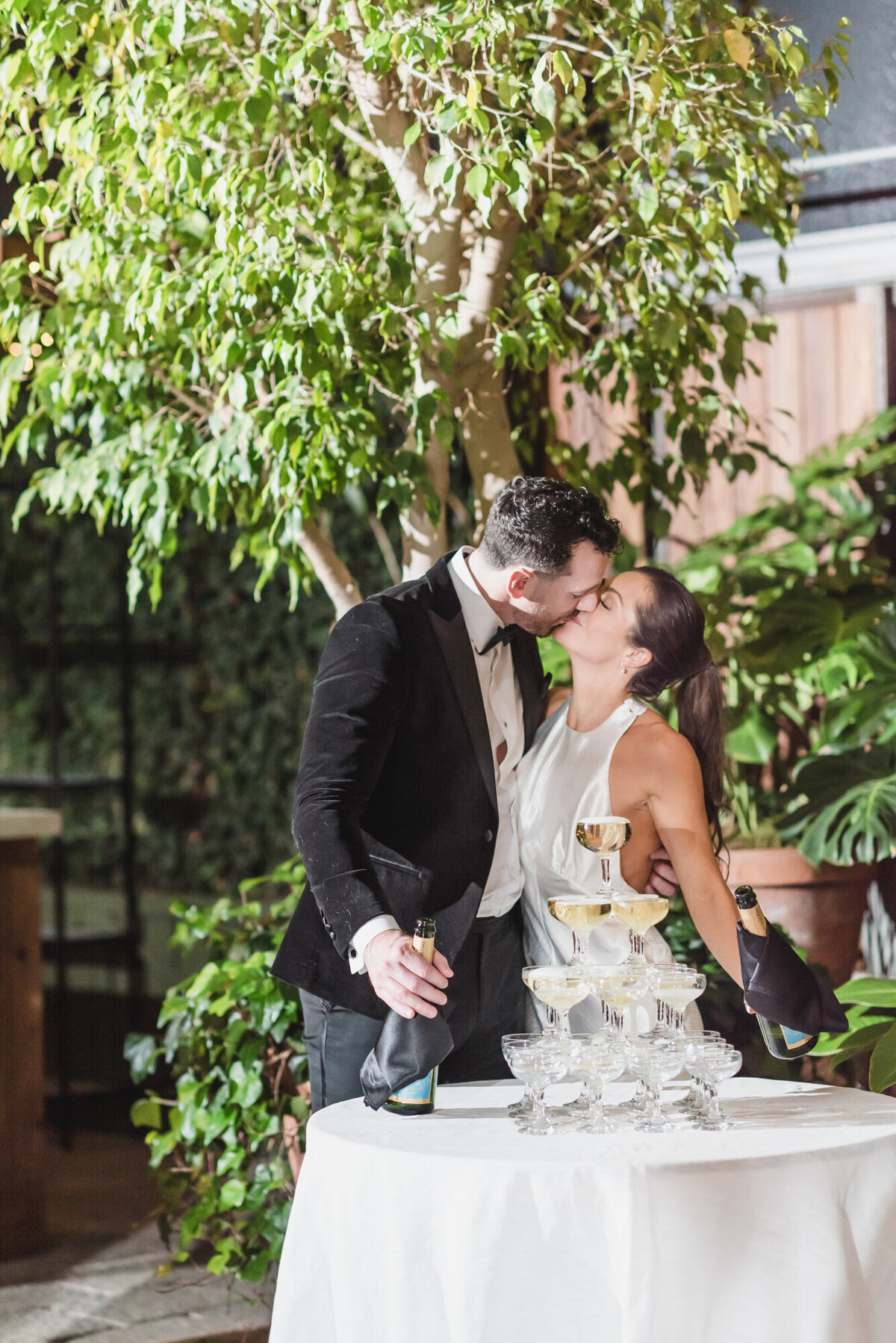 A MODERN ROMANTIC CLASSIC BLACK TIE PLANTERRA CONSERVATORY LUXURY WEDDING IN WEST BLOOMFIELD MICHIGAN BY KARI DAWSON18