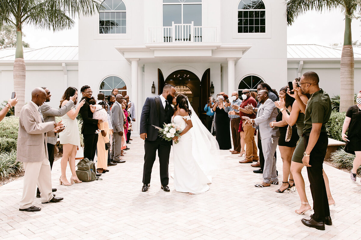 jessica-cruz-photography-harborside-chapel-elope-tampa-chantilly-chic-18