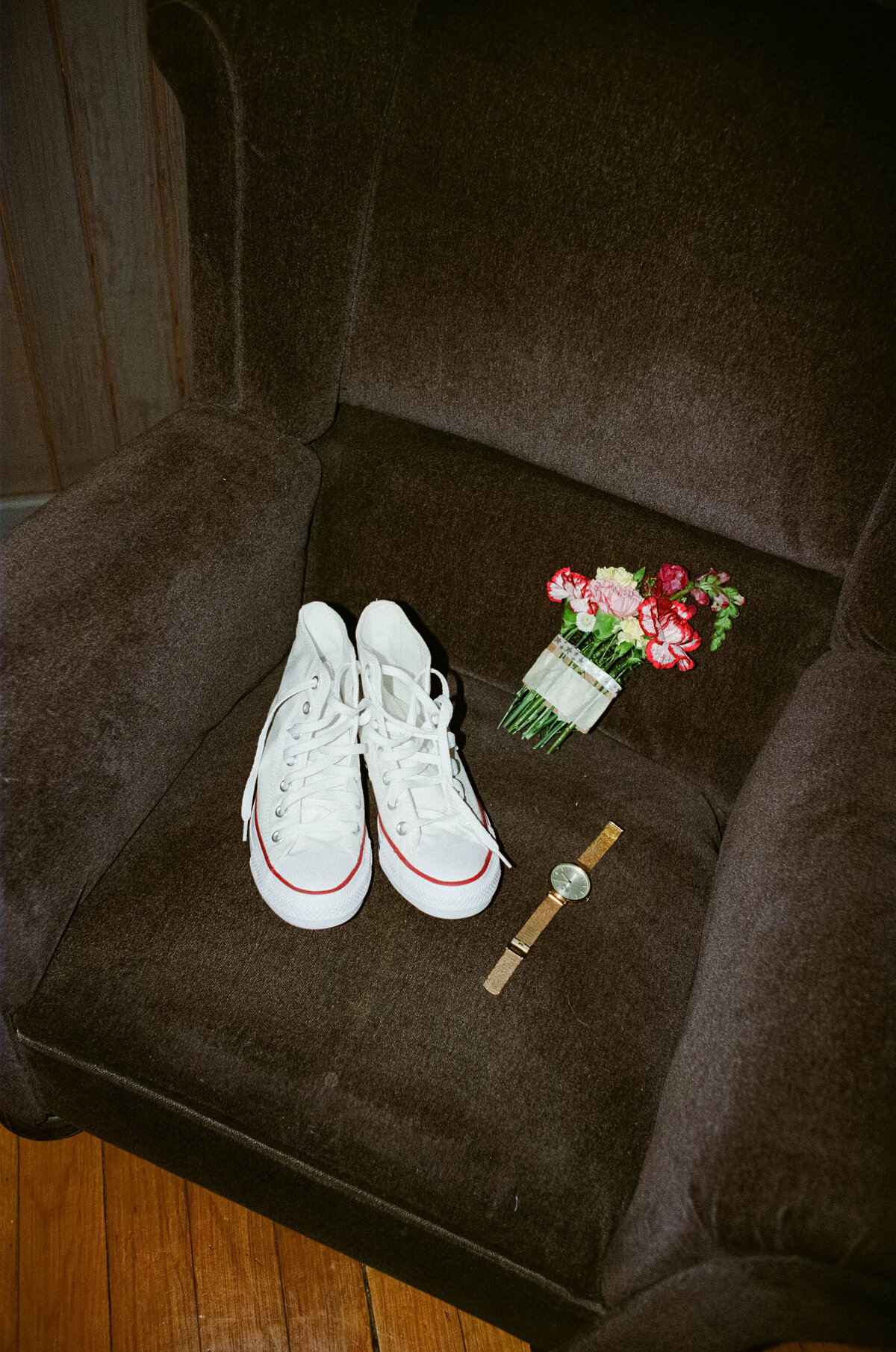 GettingReady_Brenda&JanieElopementPhotos_OregonWeddingPhotographer_KuroCreativeHouse-10