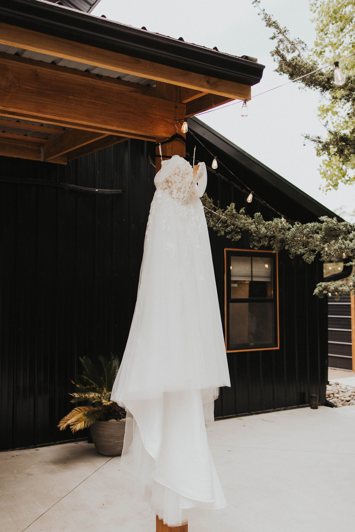 Alaina + Joel Wedding - Elizabeth George Photography21136