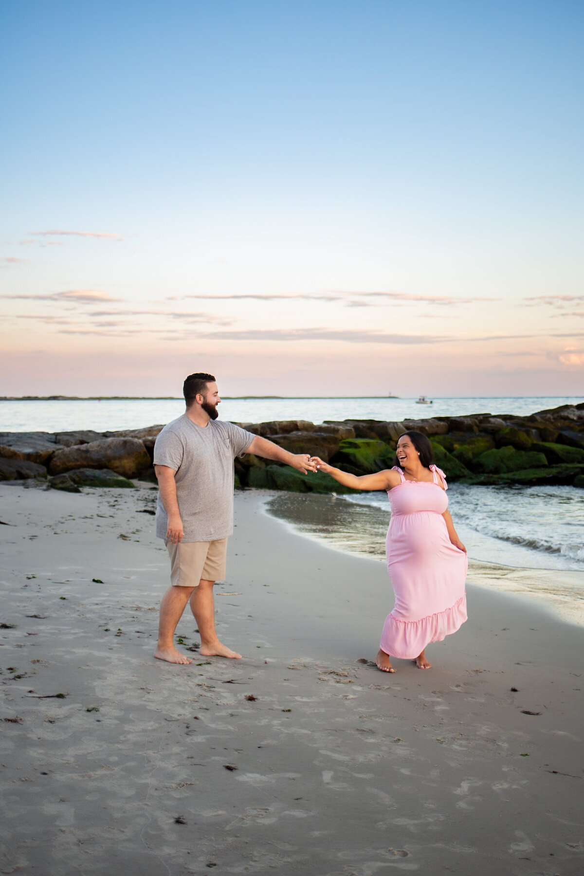 candid-maternity-session-point-lookout-beach