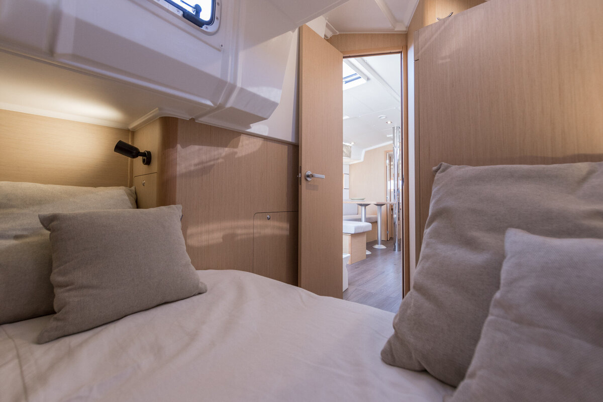 beneteau-oceanis-38.1-interior-4