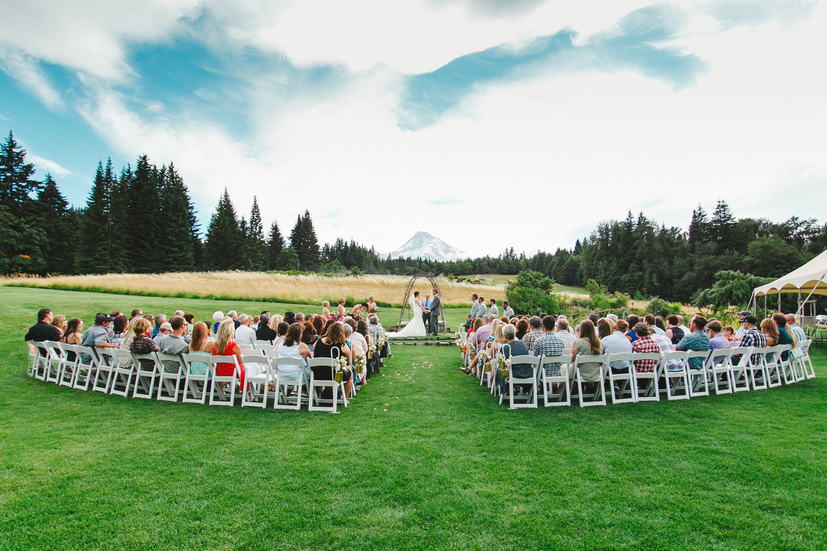 photo of outdoor wedding ceremony overlooking Mt. Hood at Mt. Hood bed and breakfast in Oregon  | Susie Moreno Photography