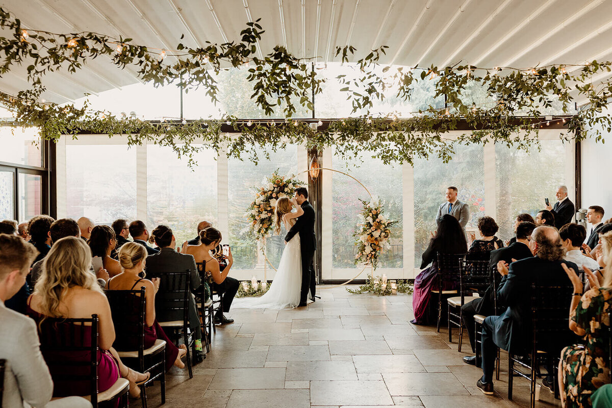 galleria-marchetti-modern-chicago-downtown-wedding-026