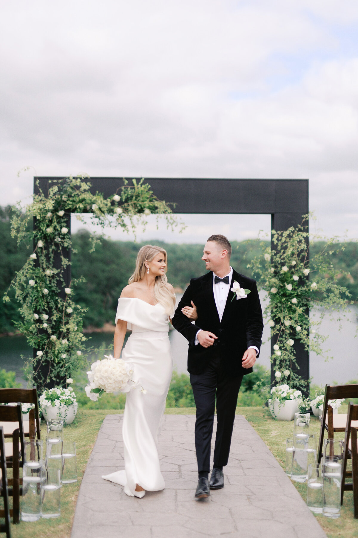 Barn at Smith Lake Wedding Photographer-50